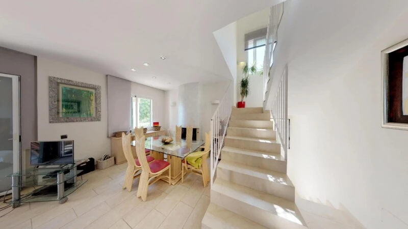 Townhouse in Calvià Village - Stairs and dining with fireplace