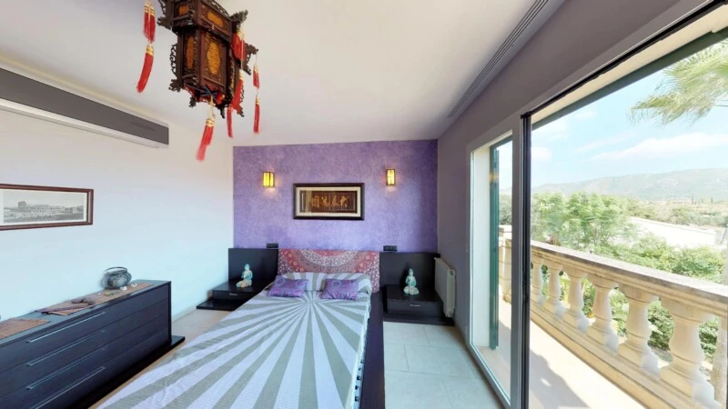 Townhouse in Calvià Village - Master bedroom with stunning views