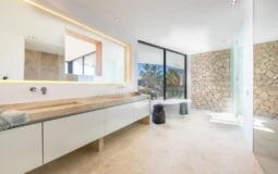Villa in Mallorca - Master Bathroom
