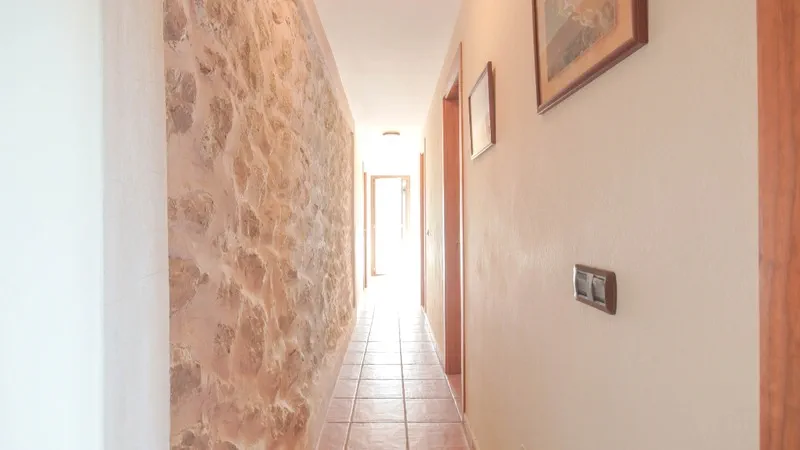 Finca in Esporles - Downstairs corridor