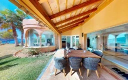 Villa in Nova Santa Ponsa - Garden and dining terrace