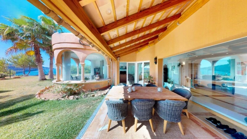 Villa in Nova Santa Ponsa - Garden and dining terrace