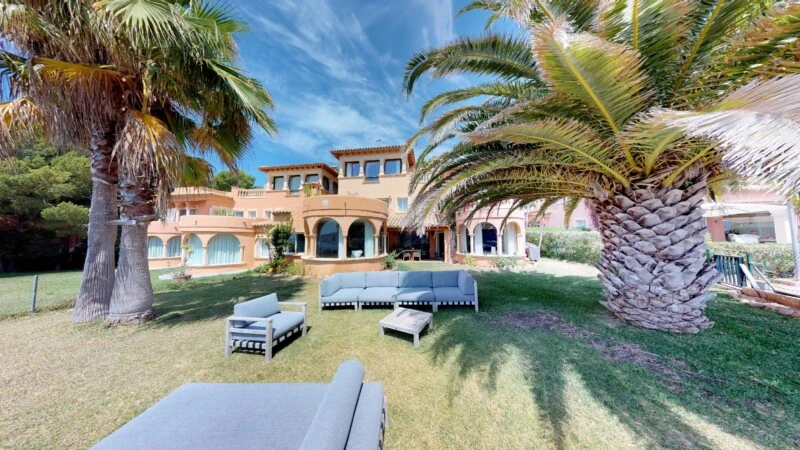 Villa in Nova Santa Ponsa - First line villa with garden