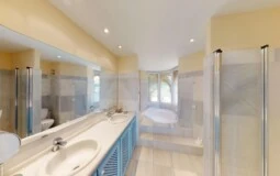 Villa in Nova Santa Ponsa - Master Bathroom