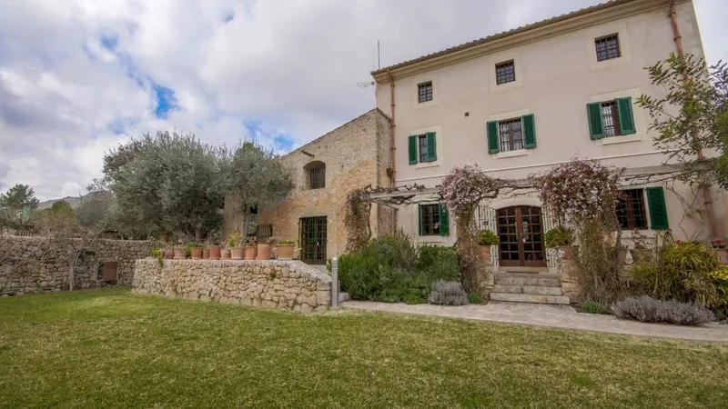 Finca in Cala Sant Vicenç - Building view