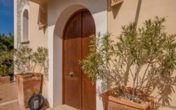 Detached Villa in Capdellà - Entrance door