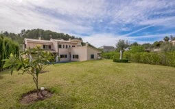 Detached Villa in Capdellà - Garden and building