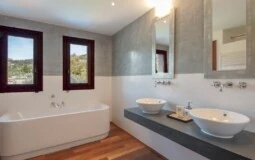 Detached Villa in Capdellà - Master bathroom