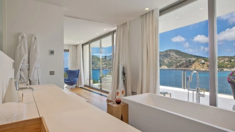 Mansion in Camp de Mar - Bedroom 1 bathroom 2