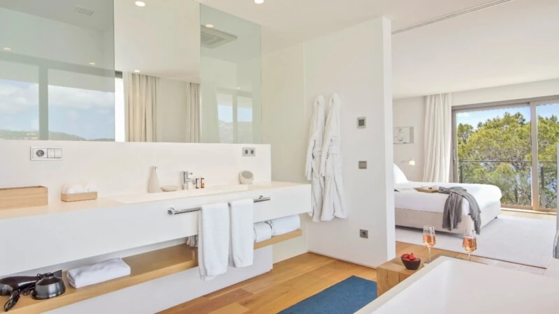 Mansion in Camp de Mar - Bedroom 1 bathroom1