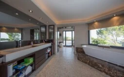 Villa in Bendinat - Master bathroom (2)