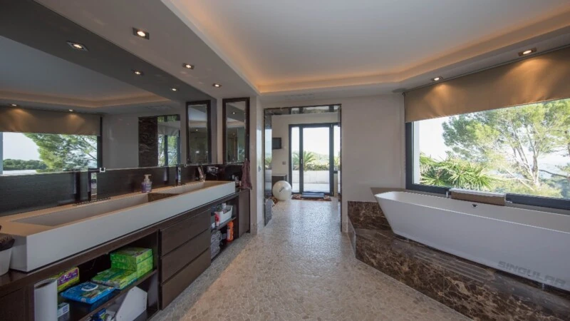 Villa in Bendinat - Master bathroom (2)