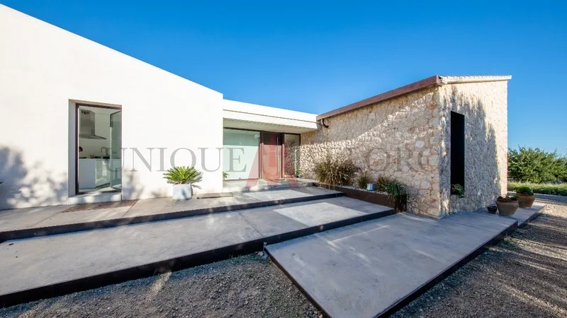 Finca in Ariany - Building entrance