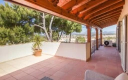 Villa in El Toro - Port Adriano - Master bedroom covered terrace