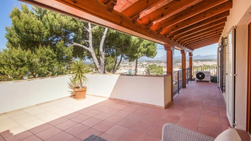 Villa in El Toro - Port Adriano - Master bedroom covered terrace