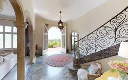 Villa in Son Rapinya - Hallway and sweeping stairs