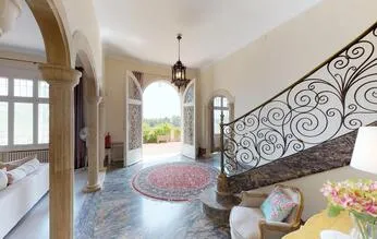 Villa in Son Rapinya - Hallway and sweeping stairs