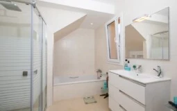 Villa in El Toro - Port Adriano - Master bathroom