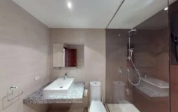 Garden Apartment in Nova Santa Ponsa - Spacious guest shower room