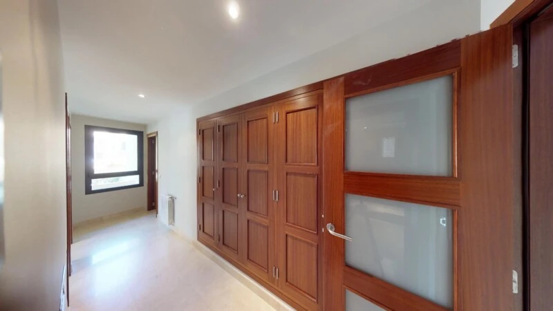 Garden Apartment in Nova Santa Ponsa - Hallway with immaculate carpentry