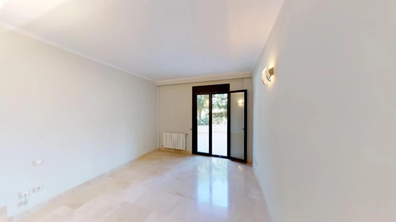 Garden Apartment in Nova Santa Ponsa - Master Bedroom with terrace access