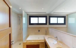 Garden Apartment in Nova Santa Ponsa - Master Bathroom