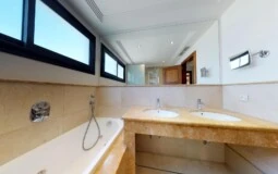 Garden Apartment in Nova Santa Ponsa - Master Bathroom en-suite