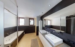 Villa in Santa Ponsa - Master Bathroom En-suite