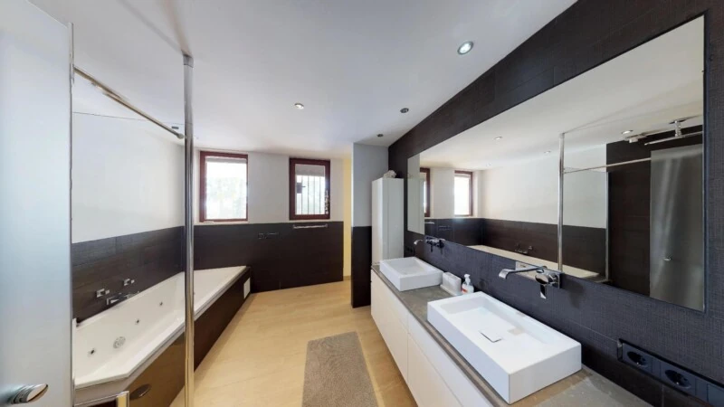 Villa in Santa Ponsa - Master Bathroom En-suite
