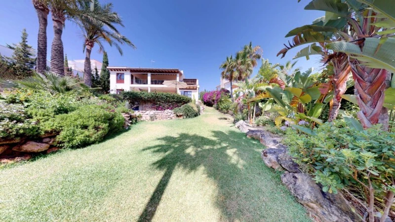 Villa in Santa Ponsa - Villa and garden