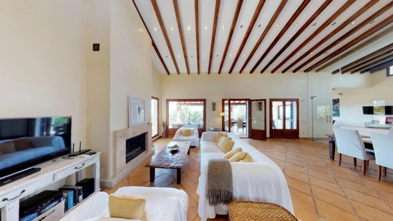 Villa in Santa Ponsa - Living room with fireplace