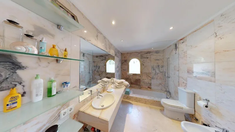 Villa in Son Vida - Bedroom 2 en-suite