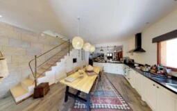 Finca in Palma de Mallorca - Kitchen with dining