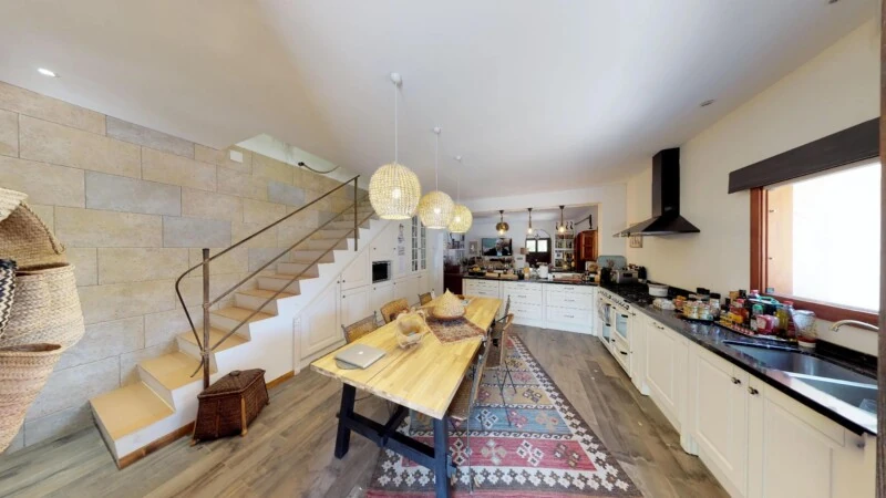 Finca in Palma de Mallorca - Kitchen with dining