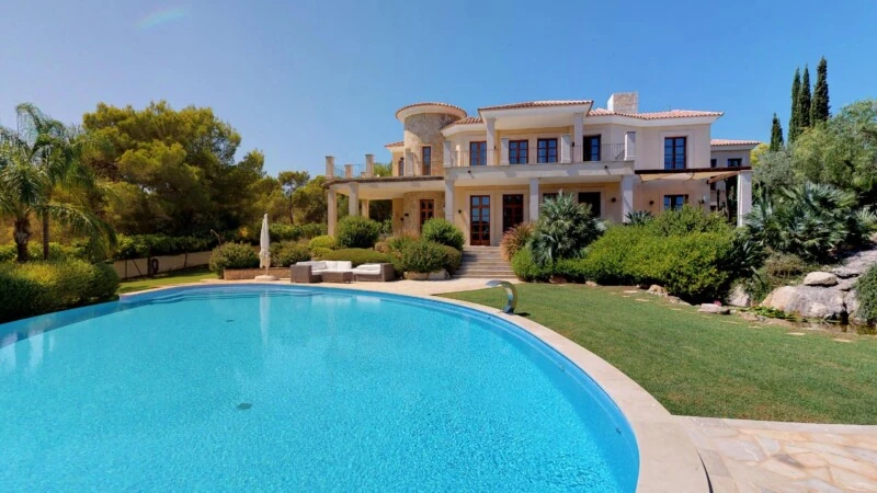 Villa in Cala Vinyes - Large mansion with huge garden and pool