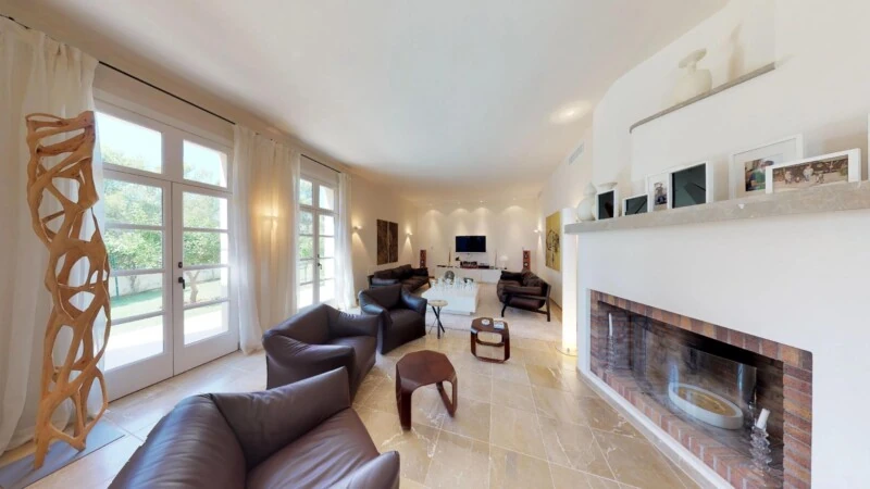 Villa in Cala Vinyes - Living room with fireplace