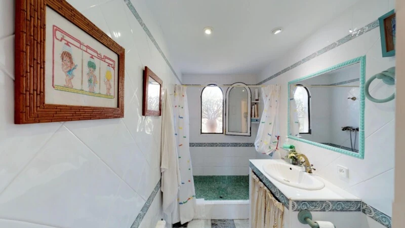 Villa in El Toro - Port Adriano - Lower bathroom