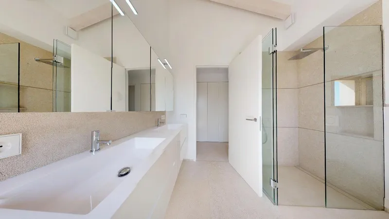 Finca in Son Gual - Master Bathroom shower