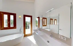 Finca in Son Gual - Master Bathroom en-suite
