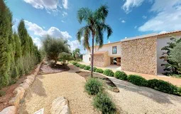Finca in Son Gual - Entrance with stone facade