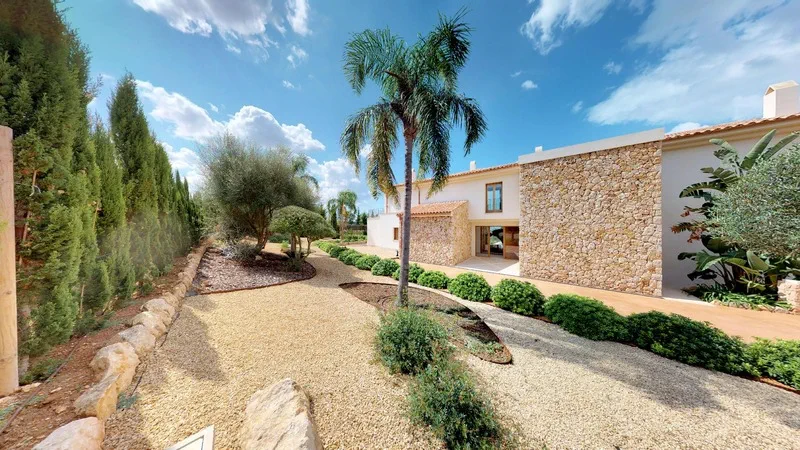 Finca in Son Gual - Entrance with stone facade