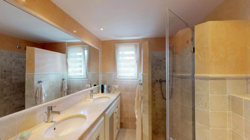 Apartment in El Toro - Port Adriano - Guest Shower room