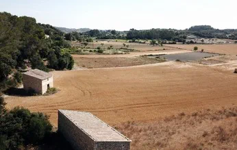Finca in Sant Joan - baja perspectiva casas