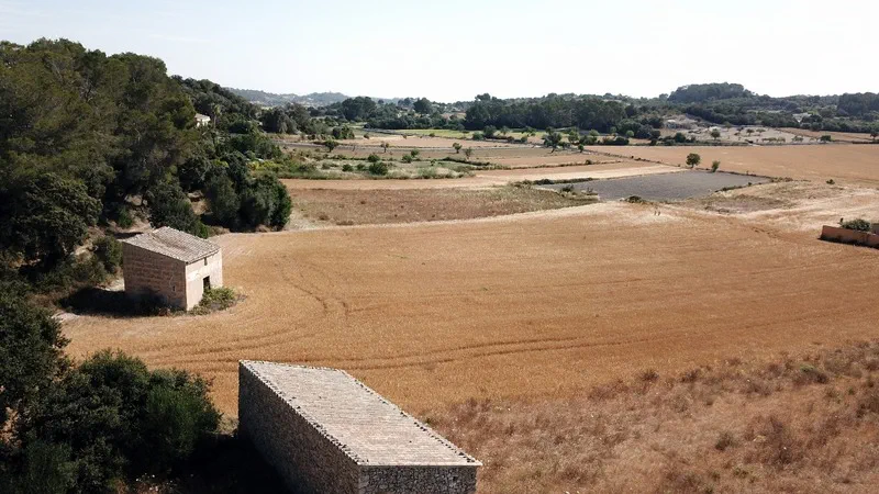 Finca in Sant Joan - baja perspectiva casas