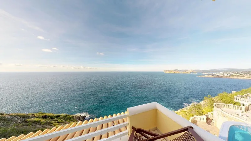 Villa in El Toro - Port Adriano - Bedroom 1 balcony with views