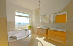 Villa in Nova Santa Ponsa - RV-Adriano-102_13_Master Bath with stunning views
