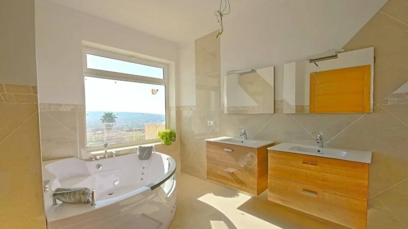 Villa in Nova Santa Ponsa - RV-Adriano-102_13_Master Bath with stunning views