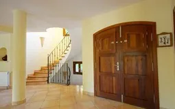 Villa in El Toro - Port Adriano - Hallway and entrance