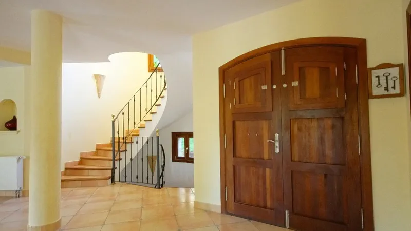 Villa in El Toro - Port Adriano - Hallway and entrance