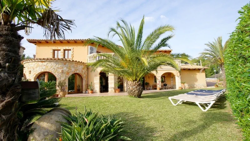 Villa in El Toro - Port Adriano - House for sale in El Toro with large garden